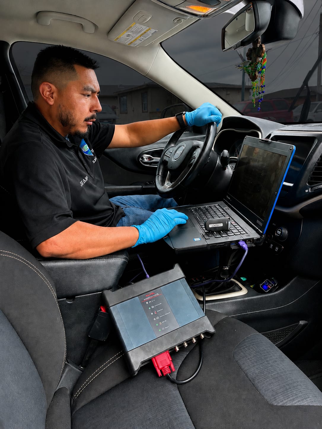 Hands-on smart key programming with specialized equipment