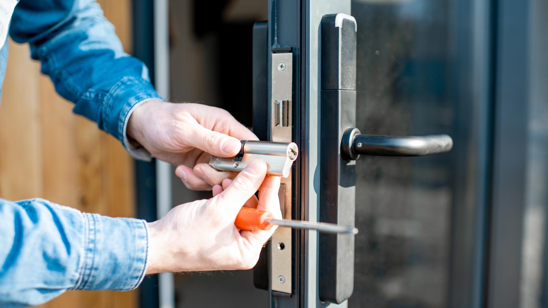 24/7 emergency locksmith hands working a lock at night in Salinas
